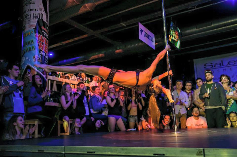 02_pole dance.jpg